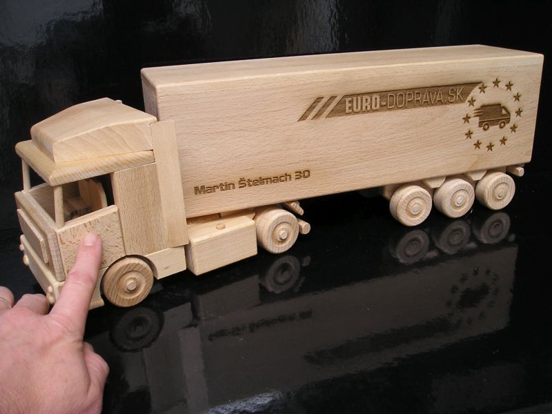 Holzgeschenk für Lkw-Fahrer