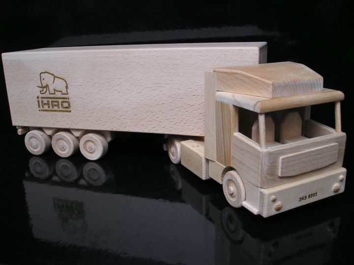 Holzgeschenk 50 für Lkw-Fahrer