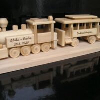 Holzmodell Eisenbahn