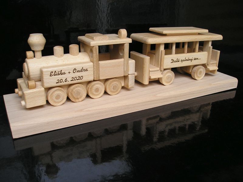 Holzmodell Eisenbahn