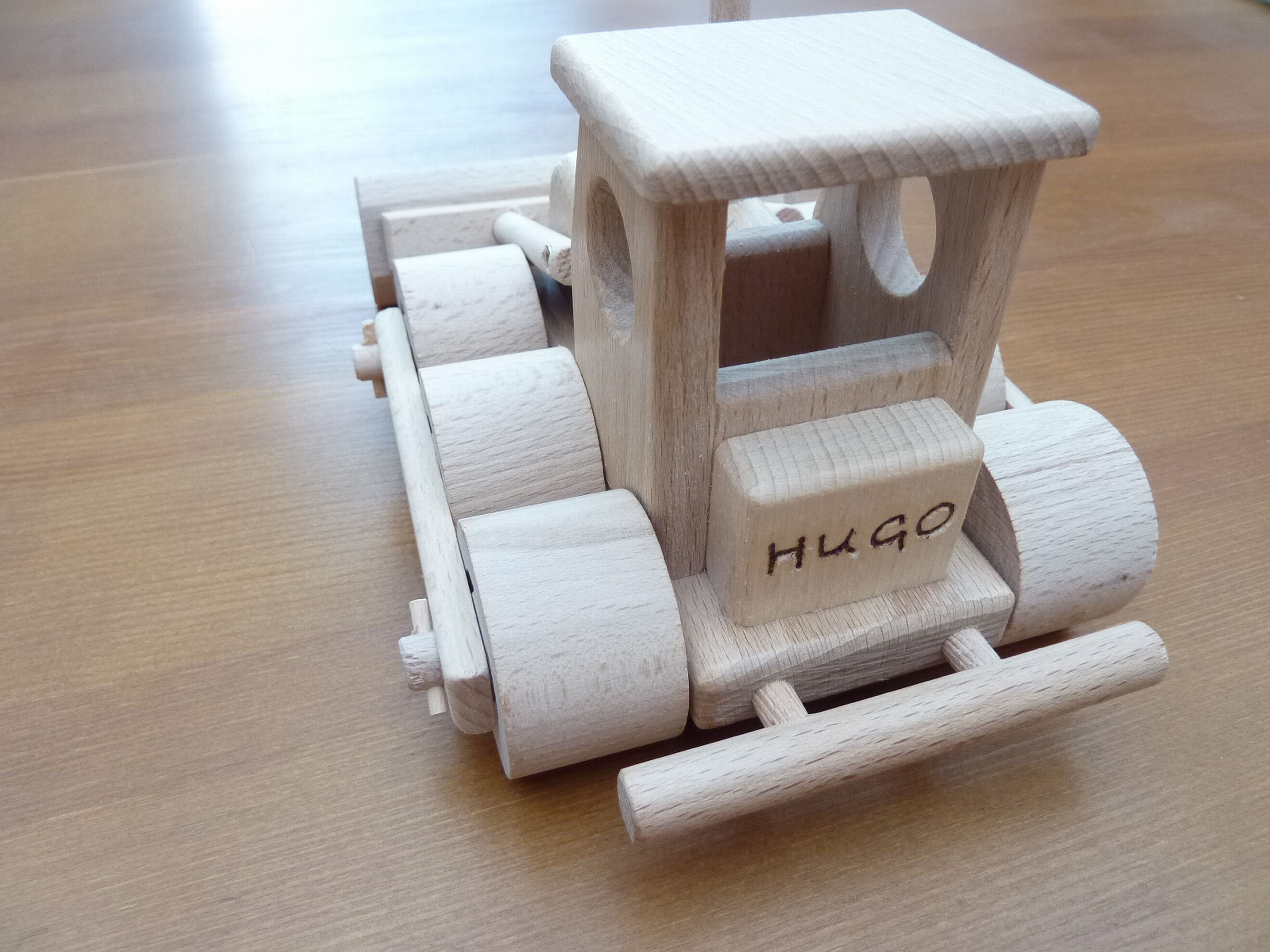 Tatra-Lastwagen und Bulldozer aus Holz Holzspielzeug