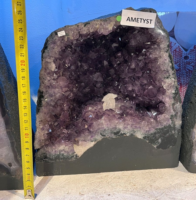 Große Amethyst Geode mit Bergkristall