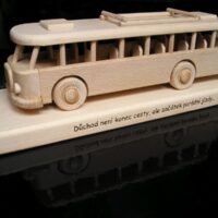 Historischer Bus RTO Holz – stilvolles Geschenk für Fahrer zum Ruhestand
