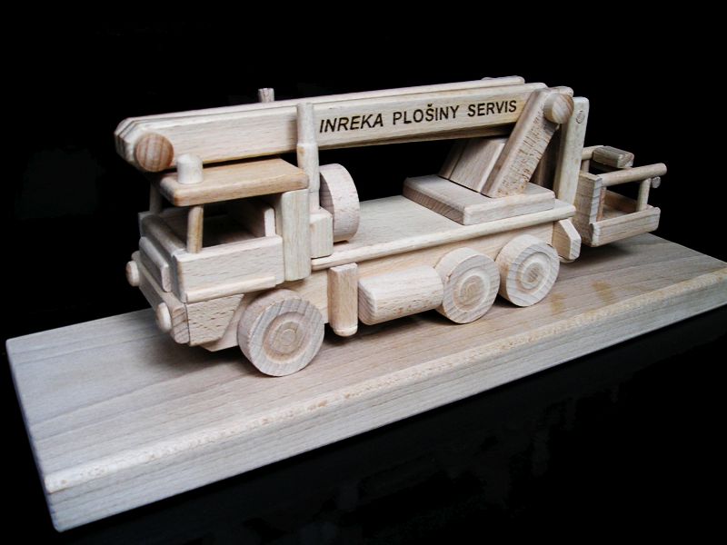 Holzgeschenk Montagefahrzeug Hubarbeitsbühne