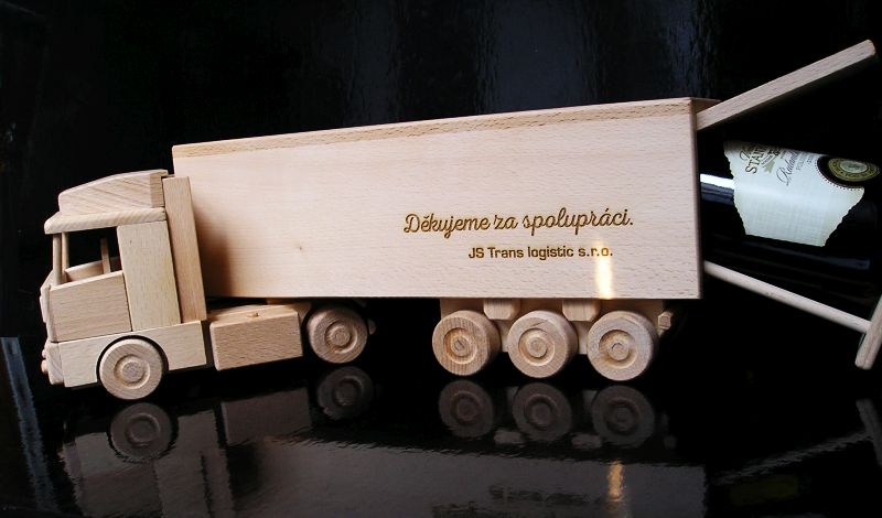 Holzgeschenk für Lkw-Fahrer JS Trans Logistic