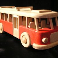 Holzbus – Geschenk für Mitarbeiter des Verkehrsunternehmens