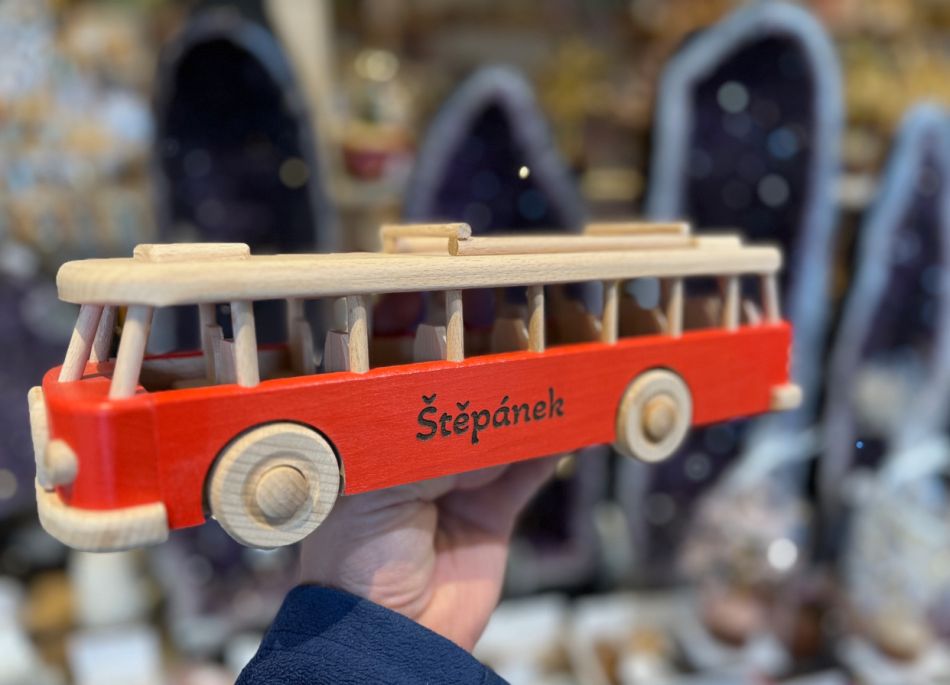 Holzspielzeug, Holzgeschenk, roter Bus