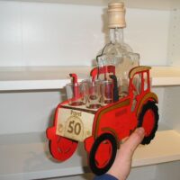 Traktor-Geschenk mit Flasche zum 50. Geburtstag