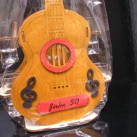 Geschenk für Gitarristen, Geschenk-Gitarre, Geschenkkorb
