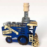 Geschenk für Mähdrescherfahrer mit Flasche und Schnapsgläsern