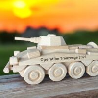 Holzspielzeu Radpanzer -Militärtransporter PUMA