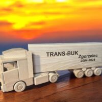 Holz-LKW als Geschenk für LKW-Fahrer