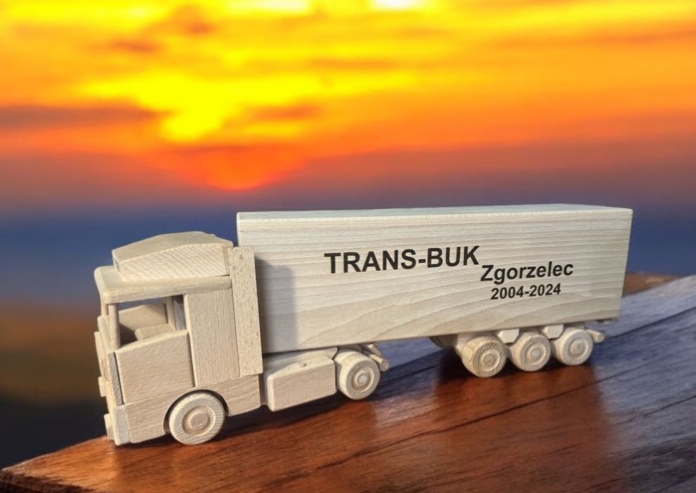 Holz-LKW als Geschenk für LKW-Fahrer