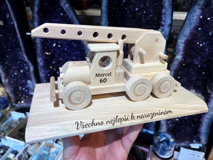 Geschenk für Kranfahrer – Holzmodell mit Widmung