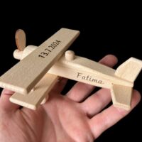 Holzspielzeug Flugzeug – Holzmodell für kleine Piloten
