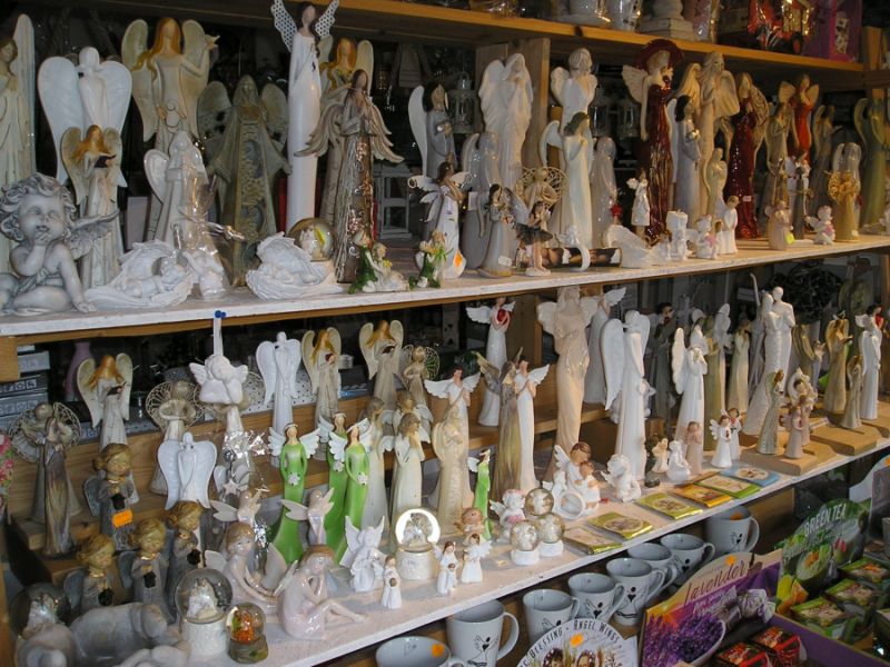 Schutzengel Figur mit Mädchen auf Sockel mit Gravur