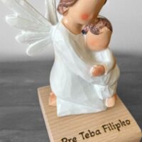 Schutzengel Figur weiß mit Kind als Schutzsymbol