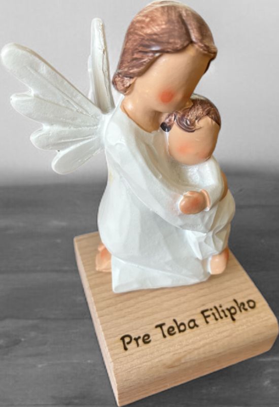 Schutzengel Figur weiß mit Kind als Schutzsymbol