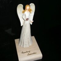 Engel Figur Schale auf Holzsockel mit Namen