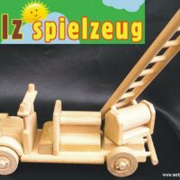 Feuerwehrauto aus Holz als Geschenk für Feuerwehrmann