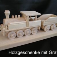 Holz Lokomotive personalisiert Geschenk