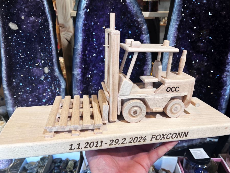 Foxconn Gabelstapler Holzgeschenke und Spielzeug Ruhestand