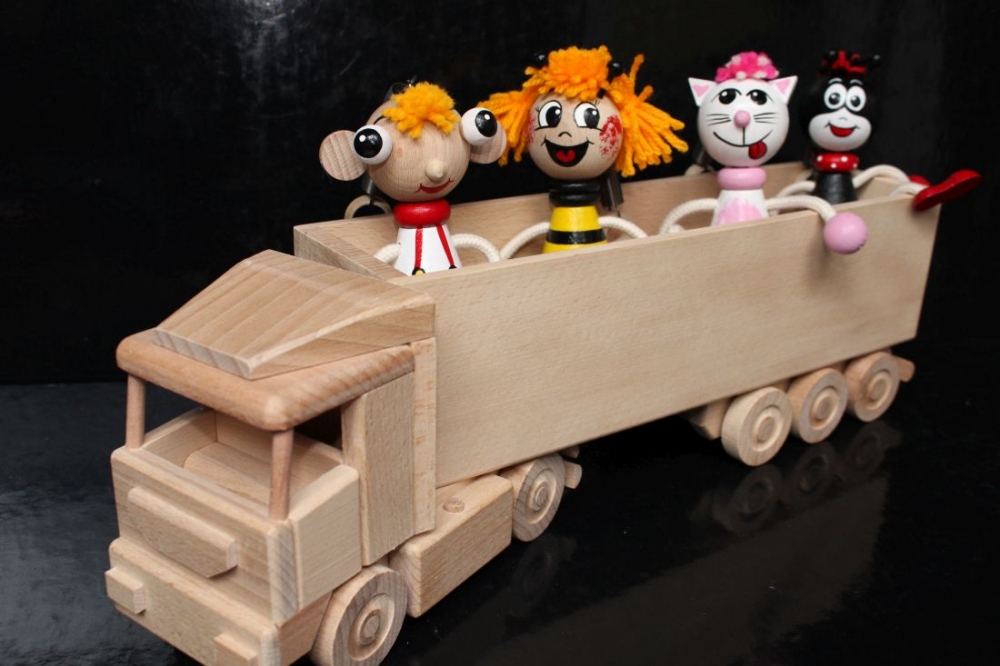 Großer Holz-LKW SPIELZEUG