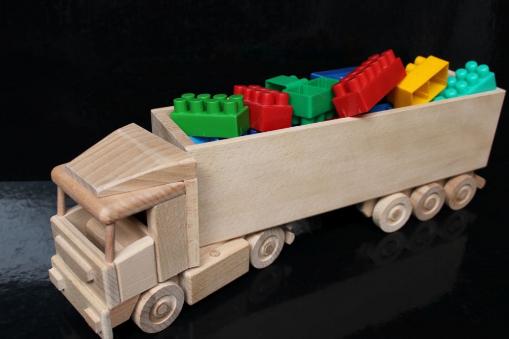 Holzspielzeug LKW