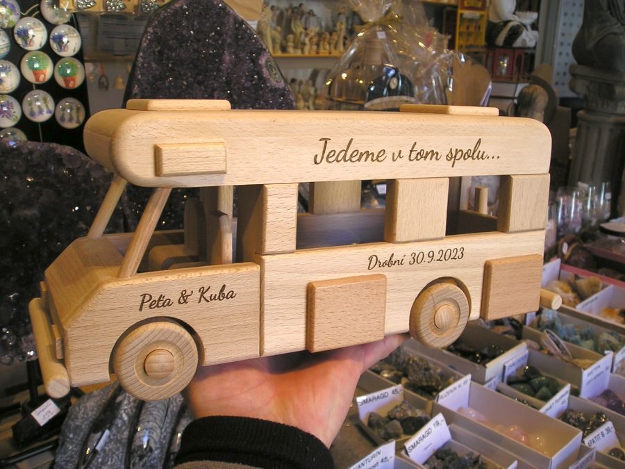 Karavan als Hochzeitsgeschenk, Fahrzeugmodell Spielzeug