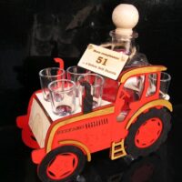 Originelles Geschenk für Traktorfahrer Flasche mit Schnapsgläsern roter Traktor