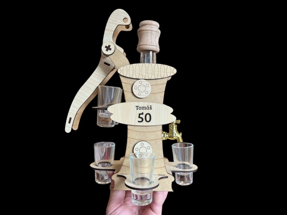 Dekorative Glasflasche mit einem Fassungsvermögen von 0,5 l zum 50. Geburtstag