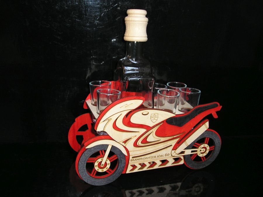 Design-Flasche in Form eines Sportmotorrads