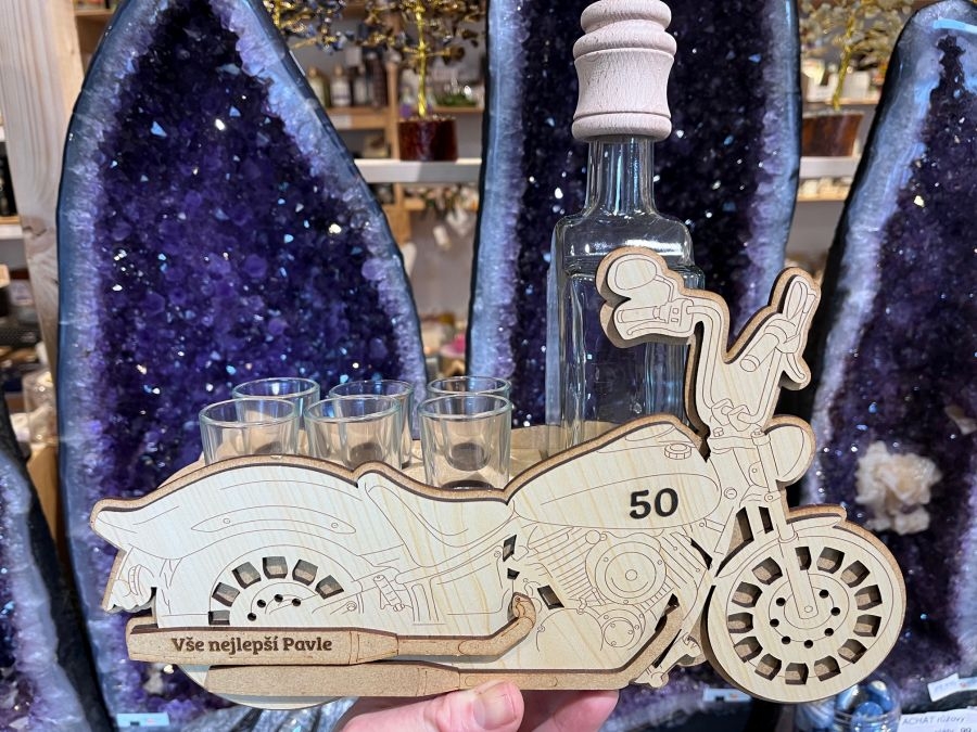 Motorrad mit Flasche als Geschenk für Motorradfahrer