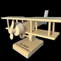 Modellflugzeug Geburtstagsgeschenk auf Ständer