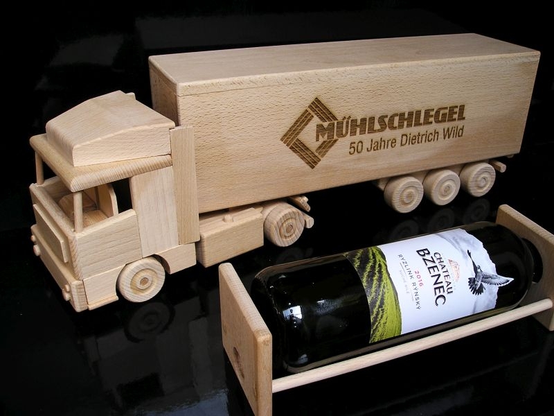 Geschenk LKW Fahrer personalisiertes Holzmodell
