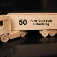 Modell eines Fernverkehrs-Lkw für Fahrer zum 50. Geburtstag