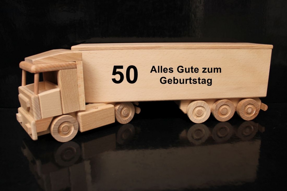 Modell eines Fernverkehrs-Lkw für Fahrer zum 50. Geburtstag
