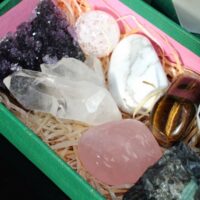 Geschenkbox mit Mineralien Auswahl Mineralien für Kinder zu Weihnachten