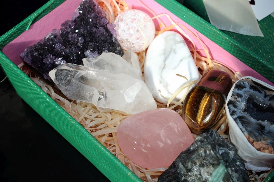 Geschenkbox mit Mineralien Auswahl Mineralien für Kinder zu Weihnachten