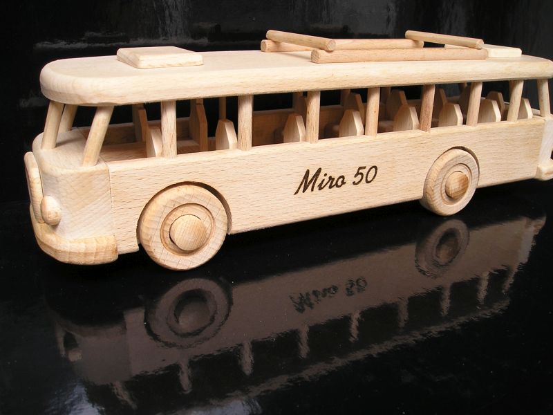 Holzbus Geschenk für Fahrer zum 50.
