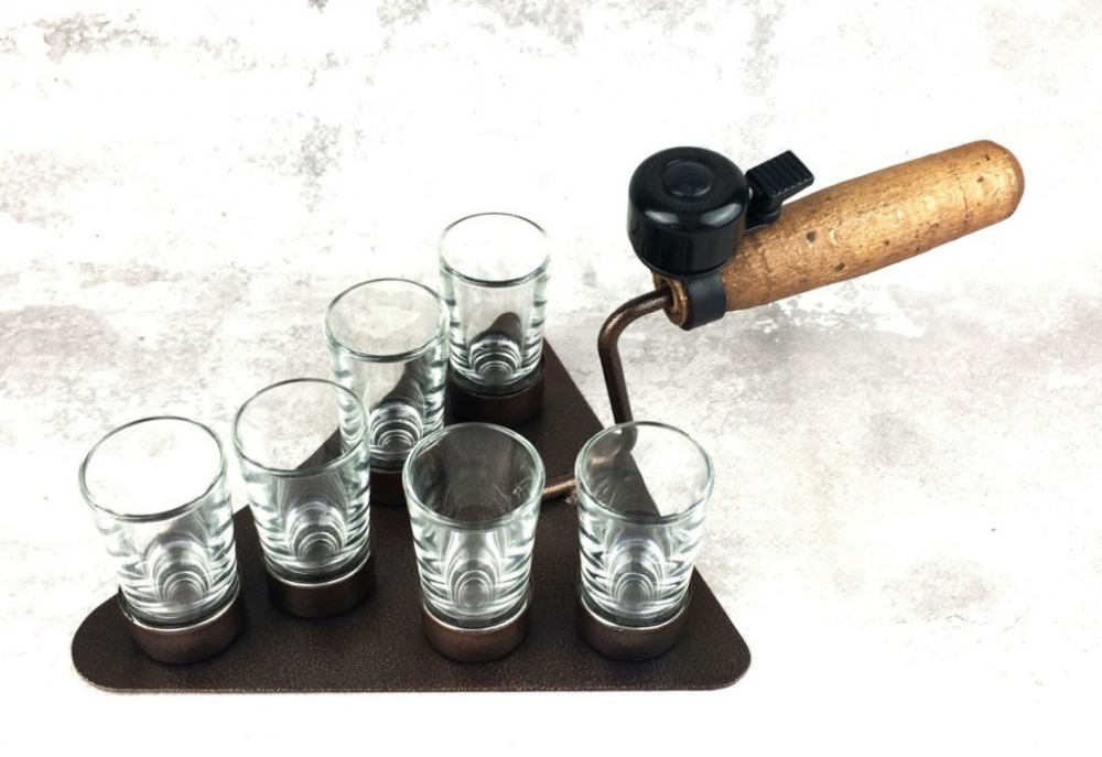 Maurerkelle zum Geburtstag mit Schnapsgläsern