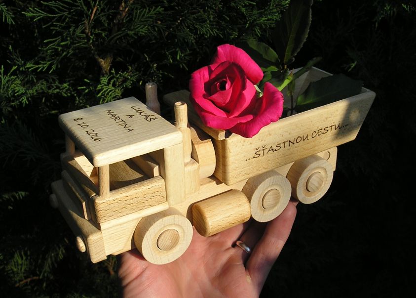 Lastwagen Tatra und Bulldozer aus Holz Holzspielzeuge