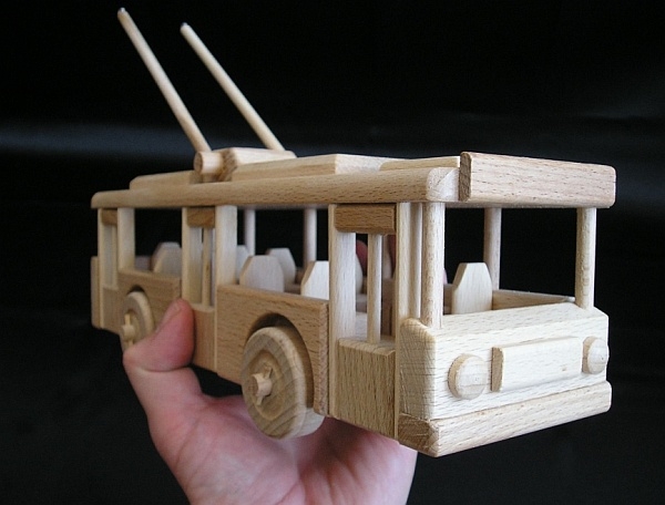 Spielzeug O-Bus als Geschenk für Kinder
