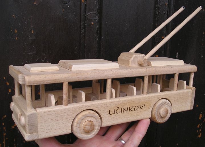 Holzspielzeug O-Bus aus Naturholz für Kinder