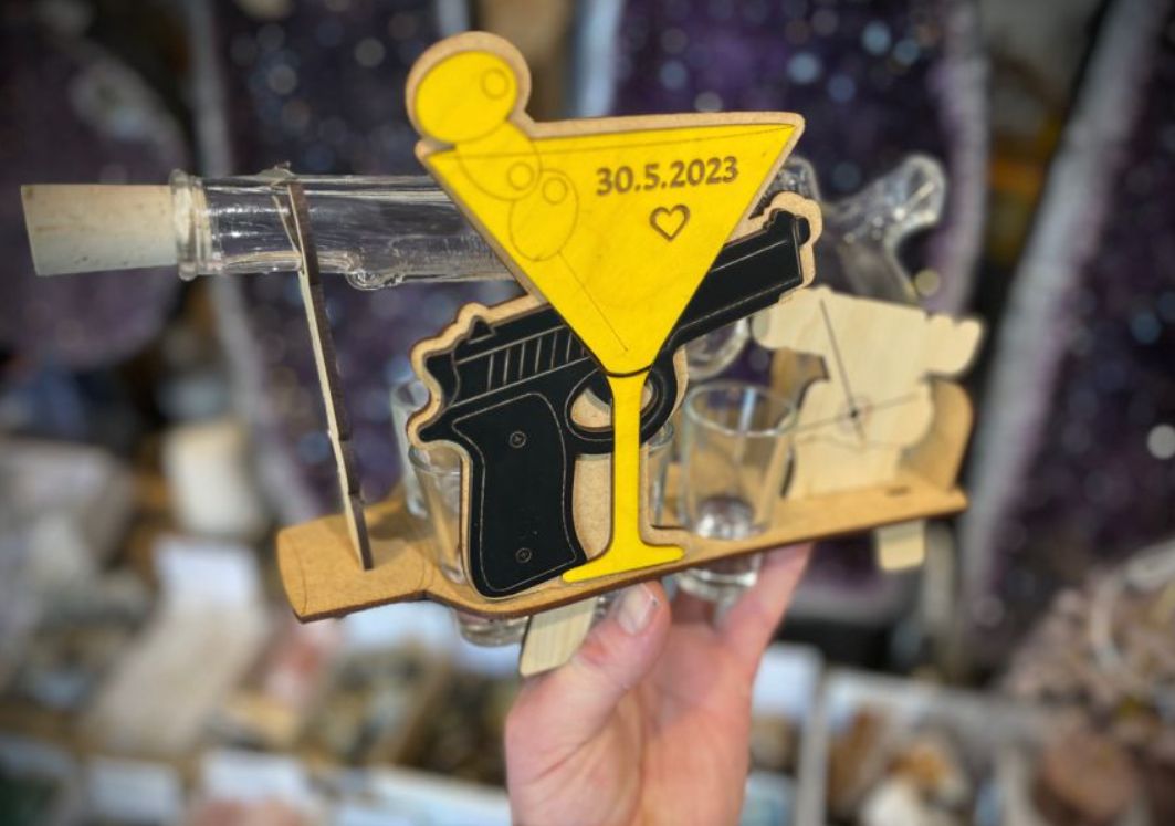 Pistolen Geschenk mit Flasche