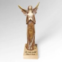 Schutzengel Figur mit Herz als symbolischer Begleiter fürs Leben
