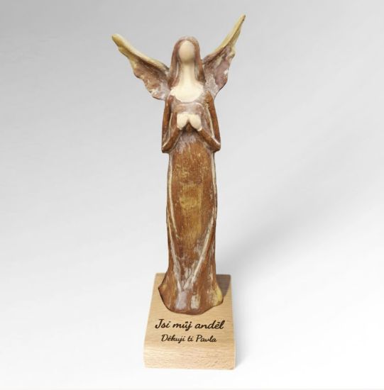 Schutzengel Figur mit Herz als symbolischer Begleiter fürs Leben