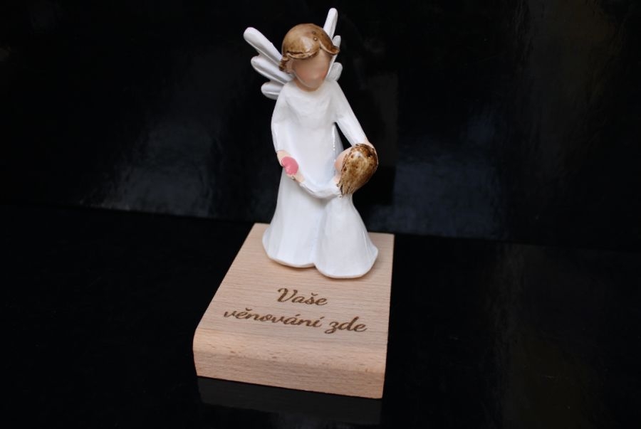 Schutzengel Figur mit Mädchen als personalisierte Skulptur