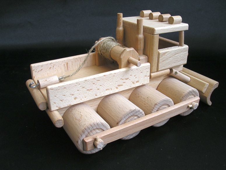Raupenpflug Holzgeschenke und Spielzeug