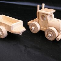 Holzspielzeug kleines Kinder-Lastwagen mit Personalisierung